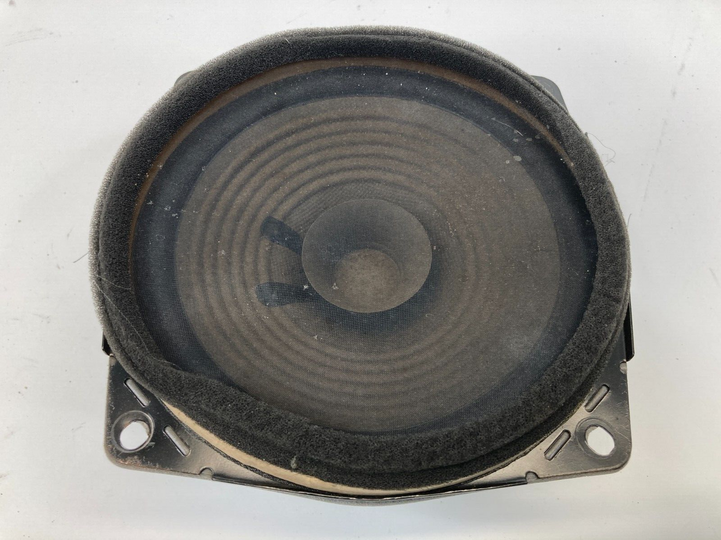 1997-2004 Mitsubishi Montero Sport Front Right Side Door Speaker Assy MR142014