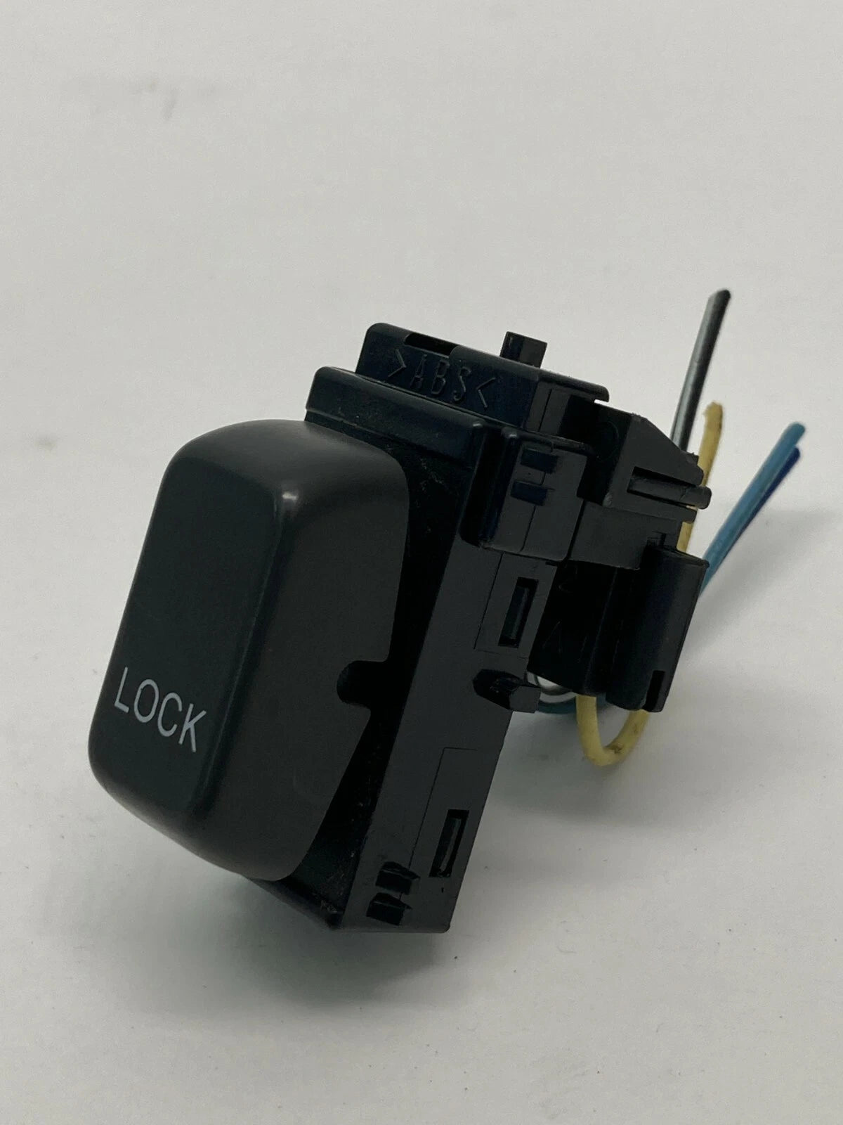 2000-2005 CADILLAC DEVILLE FRONT RIGHT PASSENGER DOOR POWER LOCK SWITCH 25664000
