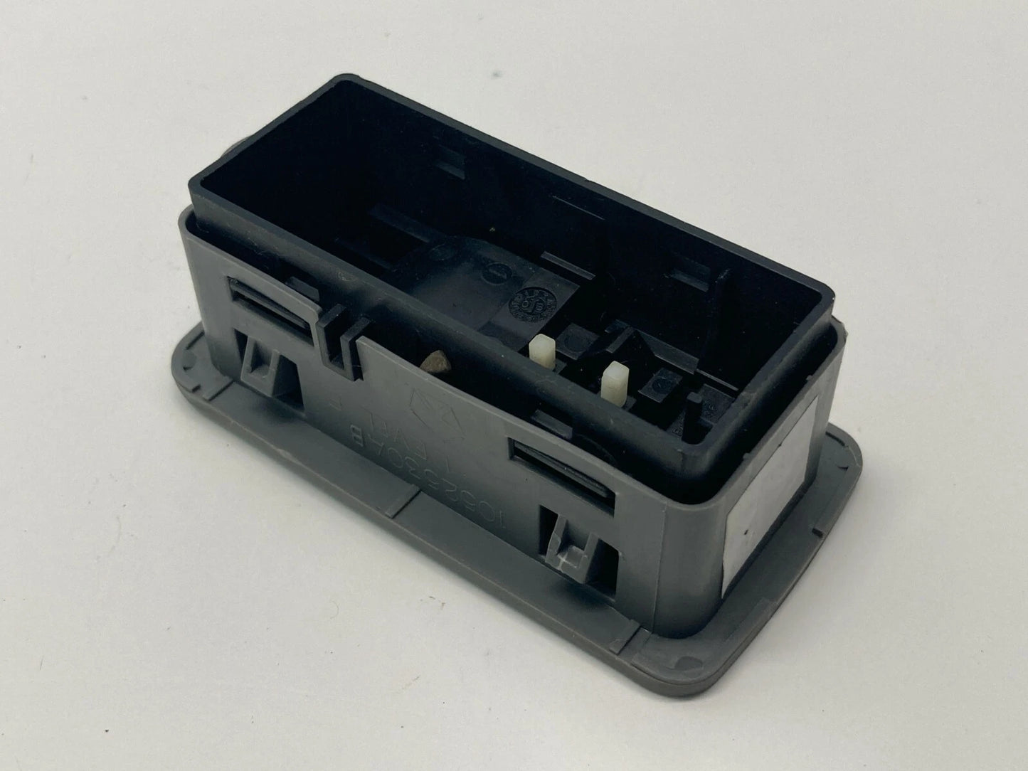 2005-2010 CHRYSLER 300 REAR LEFT BACK SIDE DOOR WINDOW SWITCH BEZEL 1052530AB