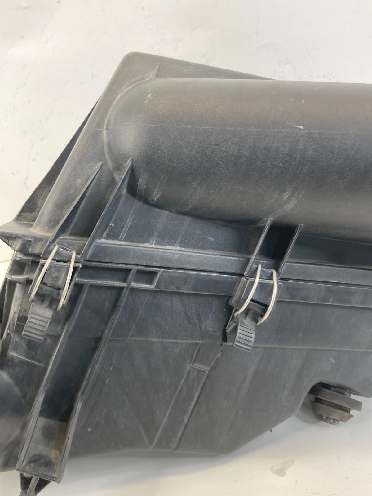 98-02 MERCEDES-BENZ E430 4.3L AIR CLEANER INTAKE FILTER BOX ASSY A604-094-05-04