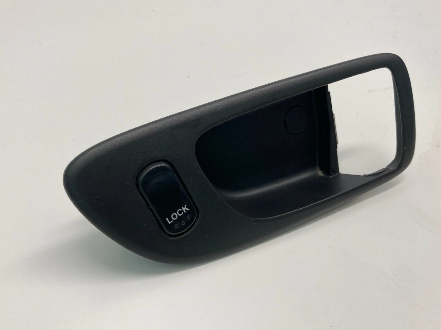03-08 MAZDA 6 SEDAN FRONT RIGHT PASSENGER INNER DOOR HANDLE TRIM W LOCK SWITCH