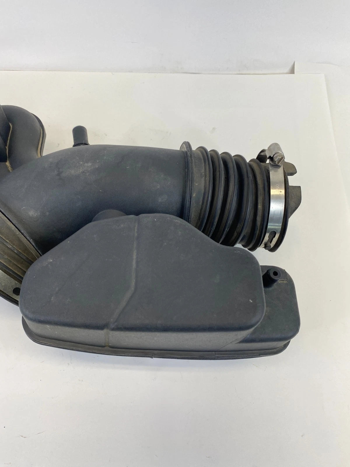 13-19 FORD POLICE INTERCEPTOR AIR CLEANER RESONATOR INTAKE BOX HOUSING ASSY OEM