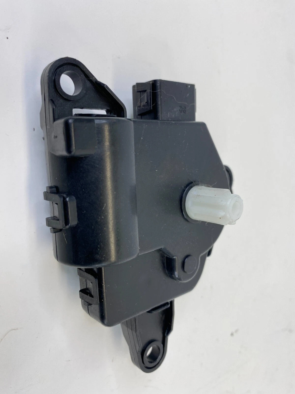 2013-2018 HYUNDAI SANTA FE SPORT HVAC AC HEATER BLEND DOOR ACTUATOR D266-NE9AA0