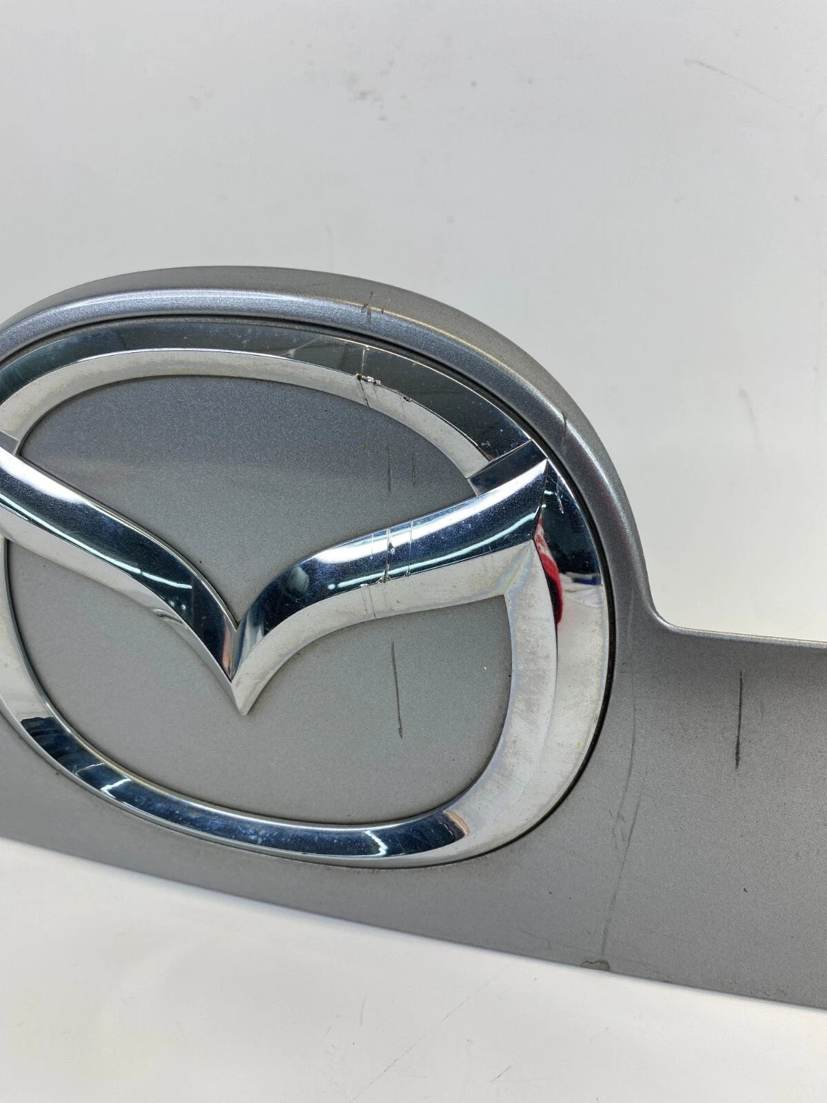 10-12 MAZDA CX-7 LIFTGATE TAILGATE TRUNK LID LICENSE LIGHT PLATE FINISH MOLDING