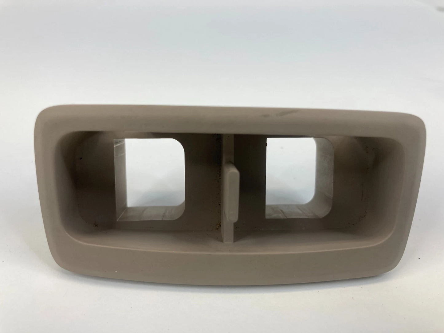 05-10 KIA SPORTAGE CENTER CONSOLE HEAT HEATER SEAT SWITCH COVER BEZEL TRIM OEM