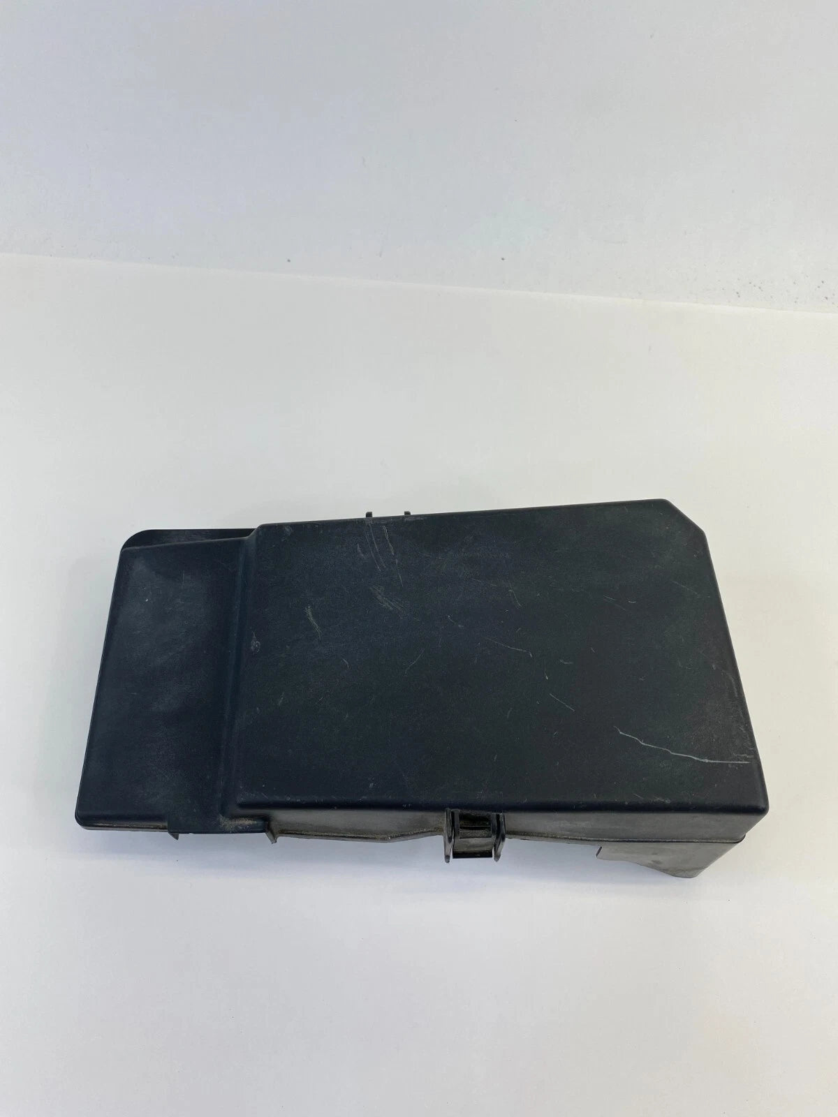 2003-2005 MAZDA6 MAZDA 6 3.0L V6 UNDER THE HOOD FUSE RELAY BOX UPPER COVER LID