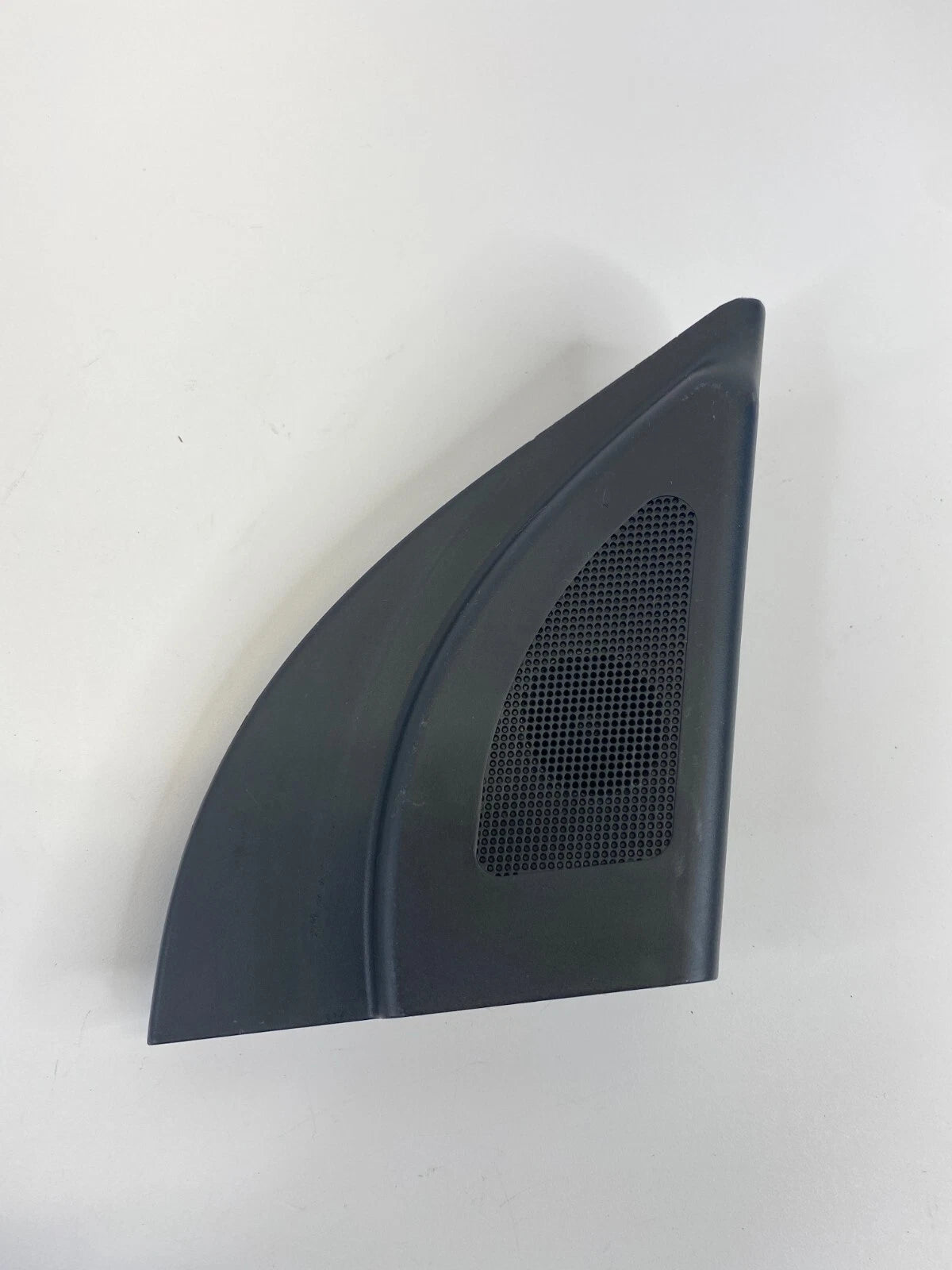 12-17 HYUNDAI ACCENT FRONT RIGHT INNER DOOR CORNER COVER W/ TWEETER 87661-1R020