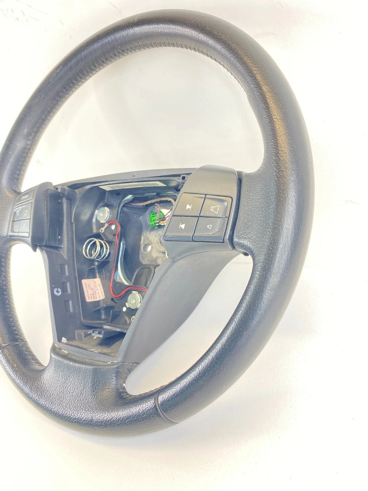 05-11 VOLVO S40 08-13 C30 STEERING WHEEL W/CRUISE & AUDIO BUTTON SWITCH 3072366