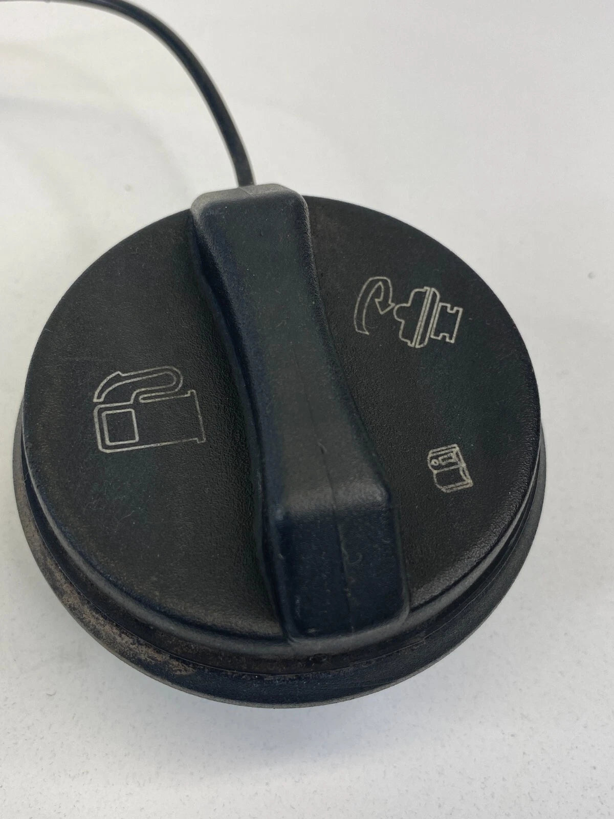 06-09 PONTIAC TORRENT 05-09 EQUINOX FUEL FILLER DOOR TANK CAP GAS LID COVER OEM