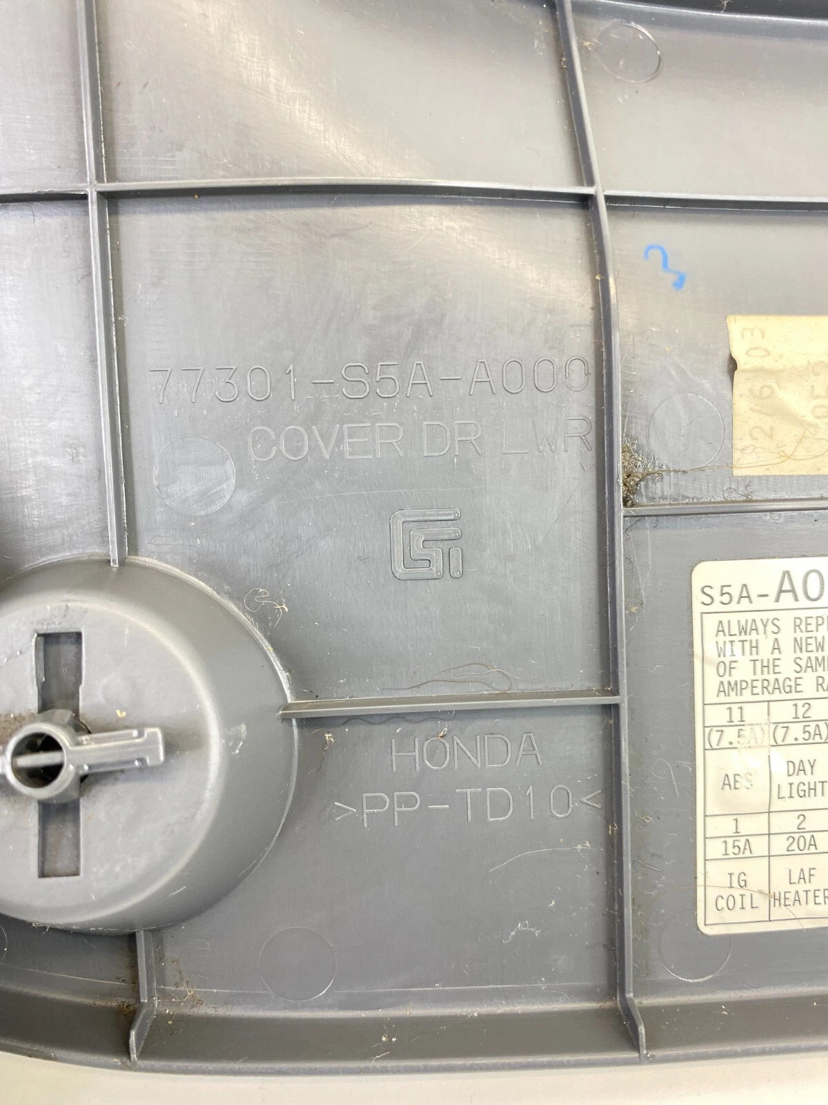 2001-2005 HONDA CIVIC DASH LEFT LOWER FUSE ACCESS PANEL COVER 77301-S5A-A000