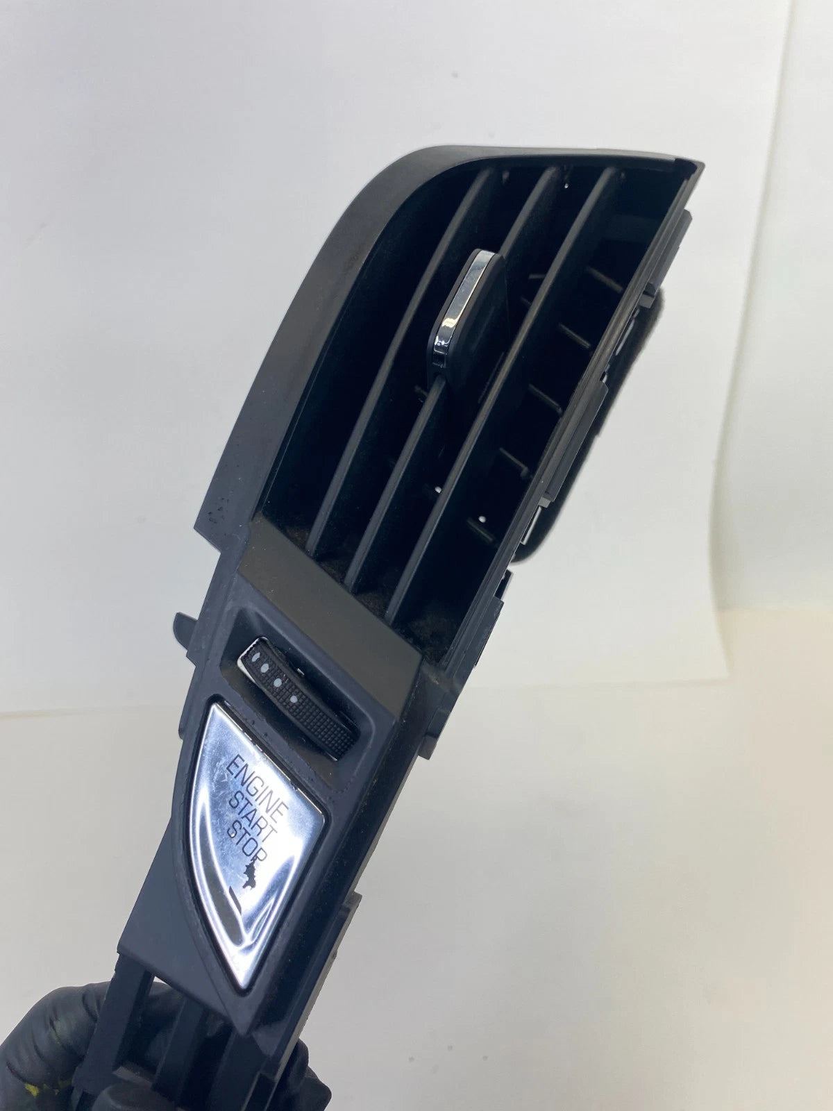 2013-2019 CADILLAC ATS CENTER DASH LEFT SIDE A/C AIR VENT GRILLE W/ START SWITCH