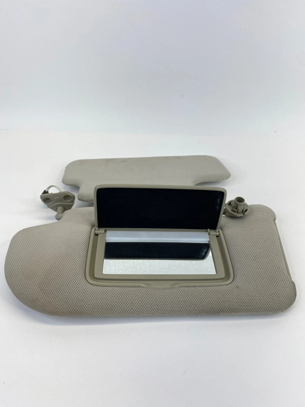 2006-2010 INFINITI M35 M45 LEFT DRIVER SUNVISOR SUN VISOR SHADE OEM