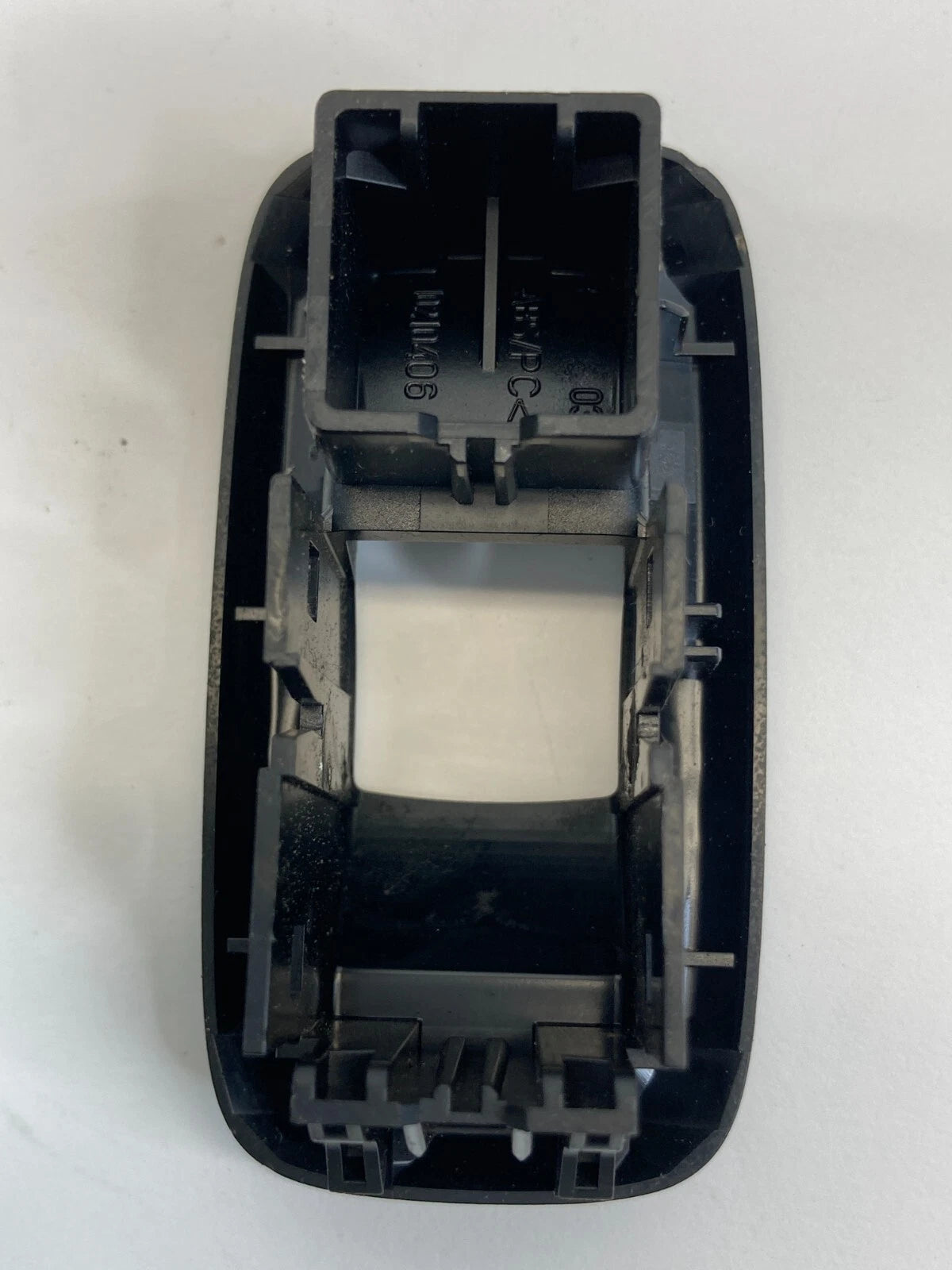 2014-2019 FORD FIESTA REAR RIGHT SIDE WINDOW SWITCH BEZEL TRIM COVER OEM
