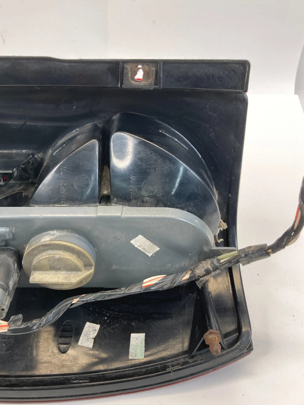 05-07 JEEP LIBERTY REAR RIGHT PASSENGER TAIL LIGHT TAILLIGHT LAMP 55157062 OEM