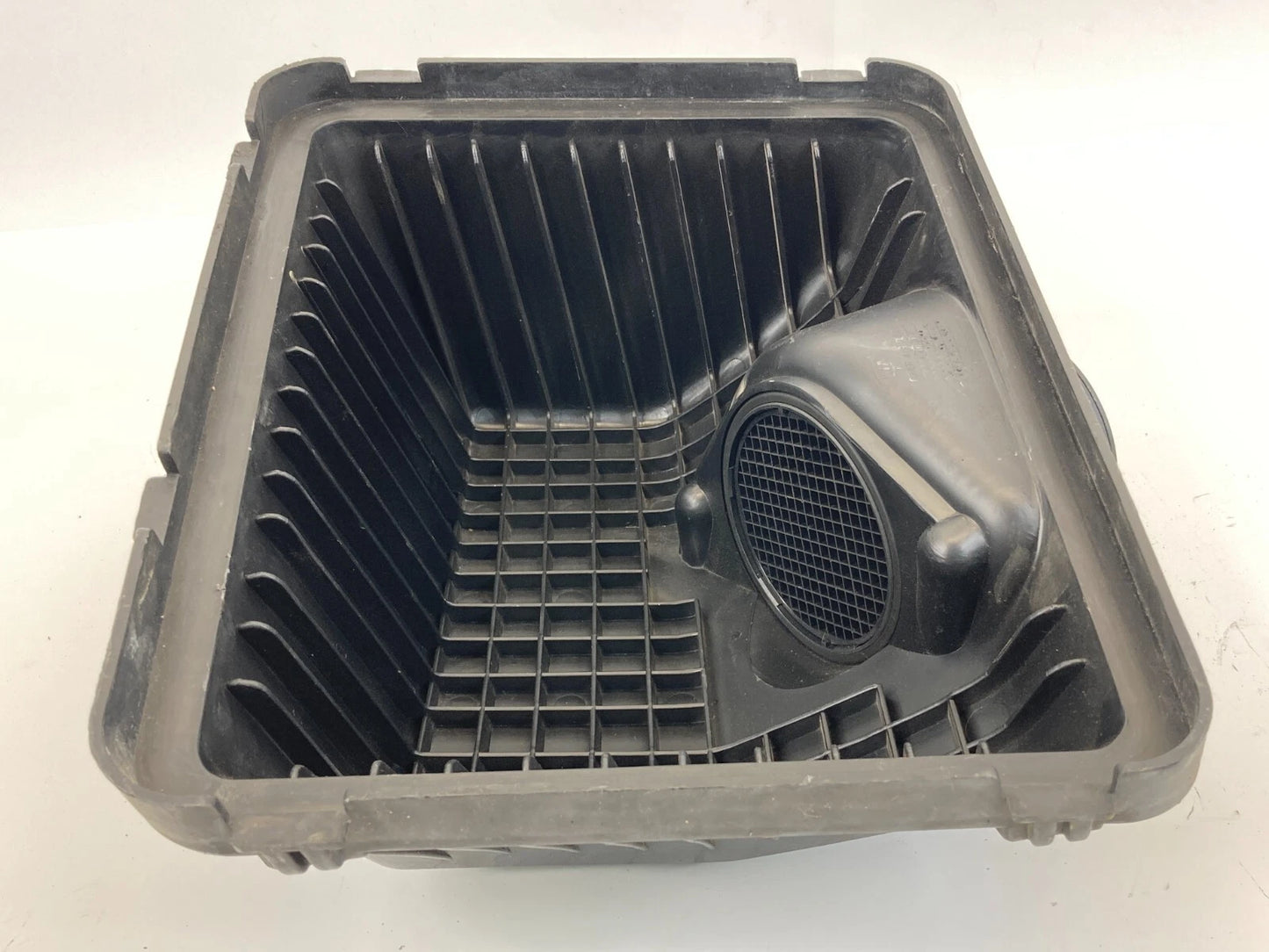 2003-2006 KIA SORENTO 3.5L V6 AIR INTAKE CLEANER BOX UPPER COVER W MAF SENSOR