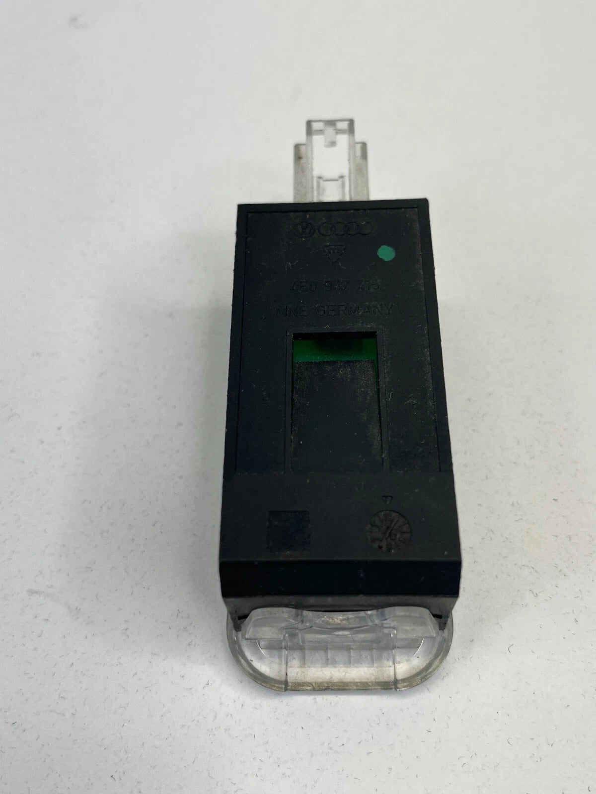 2006-2011 AUDI A6 A6 QUATTRO INTERIOR GLOVE BOX LIGHT COURTESY LAMP 4E0947415