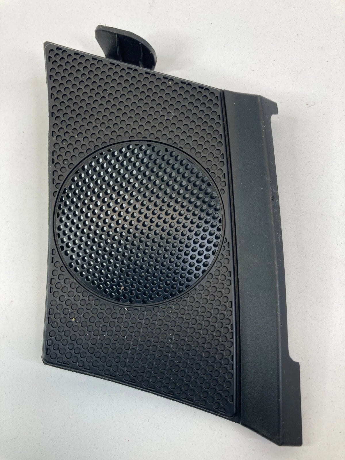 2004-2008 MITSUBISHI ENDEAVOR FRONT LEFT SIDE DASH SPEAKER GRILLE MR951293 OEM