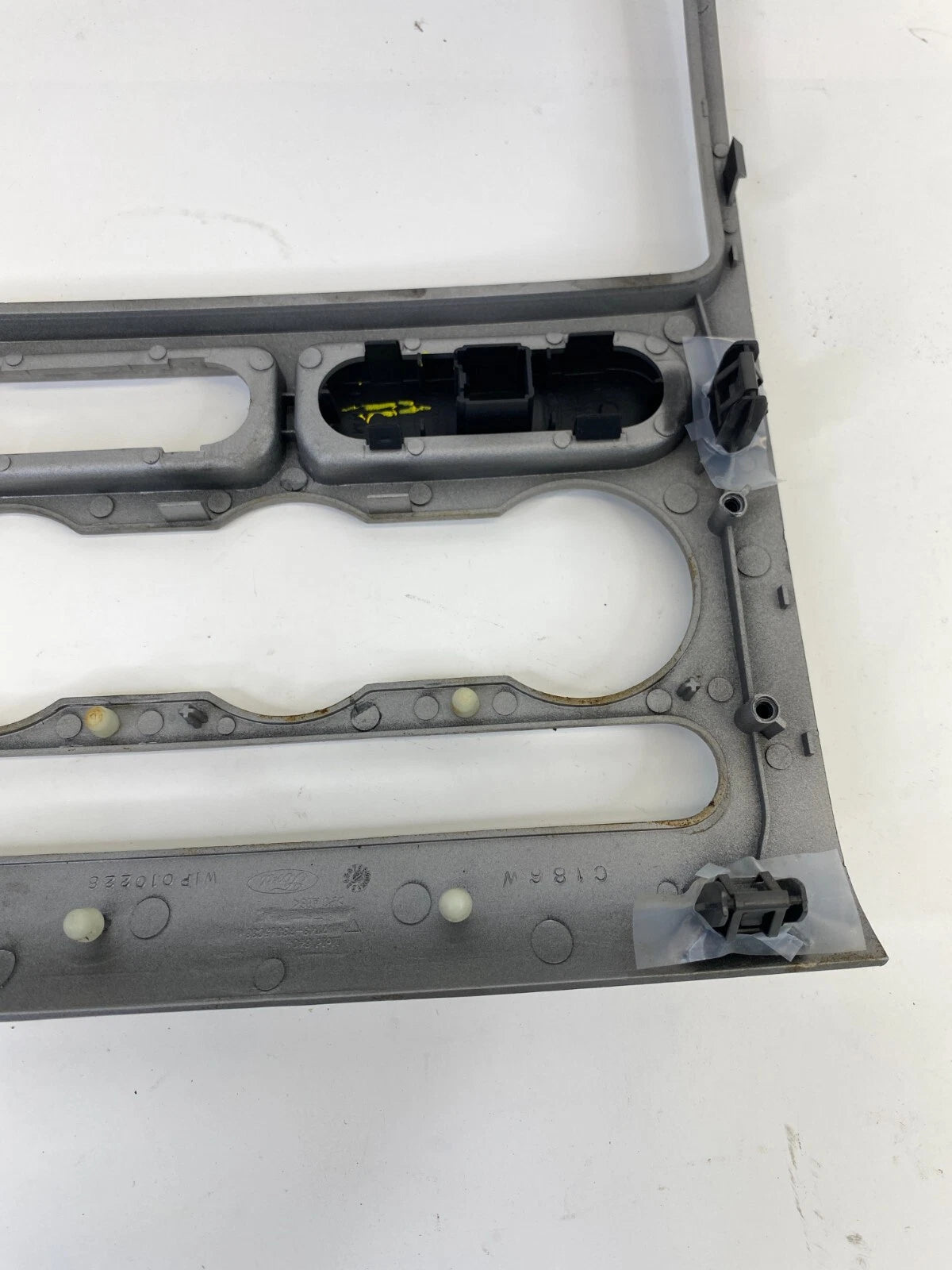 2007-2010 FORD EDGE CENTER DASH CLIMATE CONTROL RADIO BEZEL TRIM 7T43-78045C38