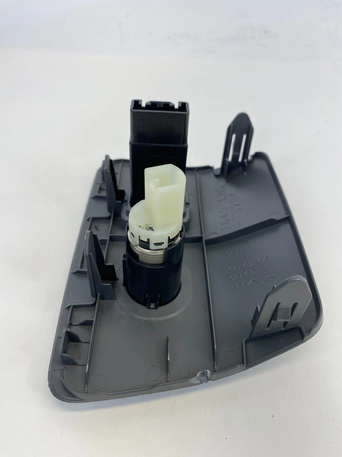2010 2011 TOYOTA PRIUS CENTER CONSOLE TRIM HEATER SEAT WARMER SWITH POWER OUTLET