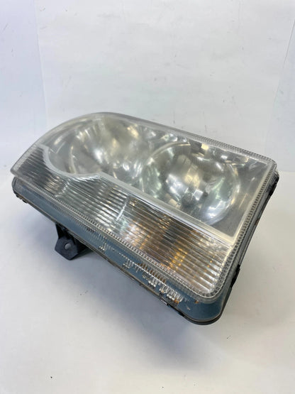 05-10 CHRYSLER 300 FRONT RIGHT PASSENGER SIDE HEADLIGHT HEADLAMP HALOGEN OEM