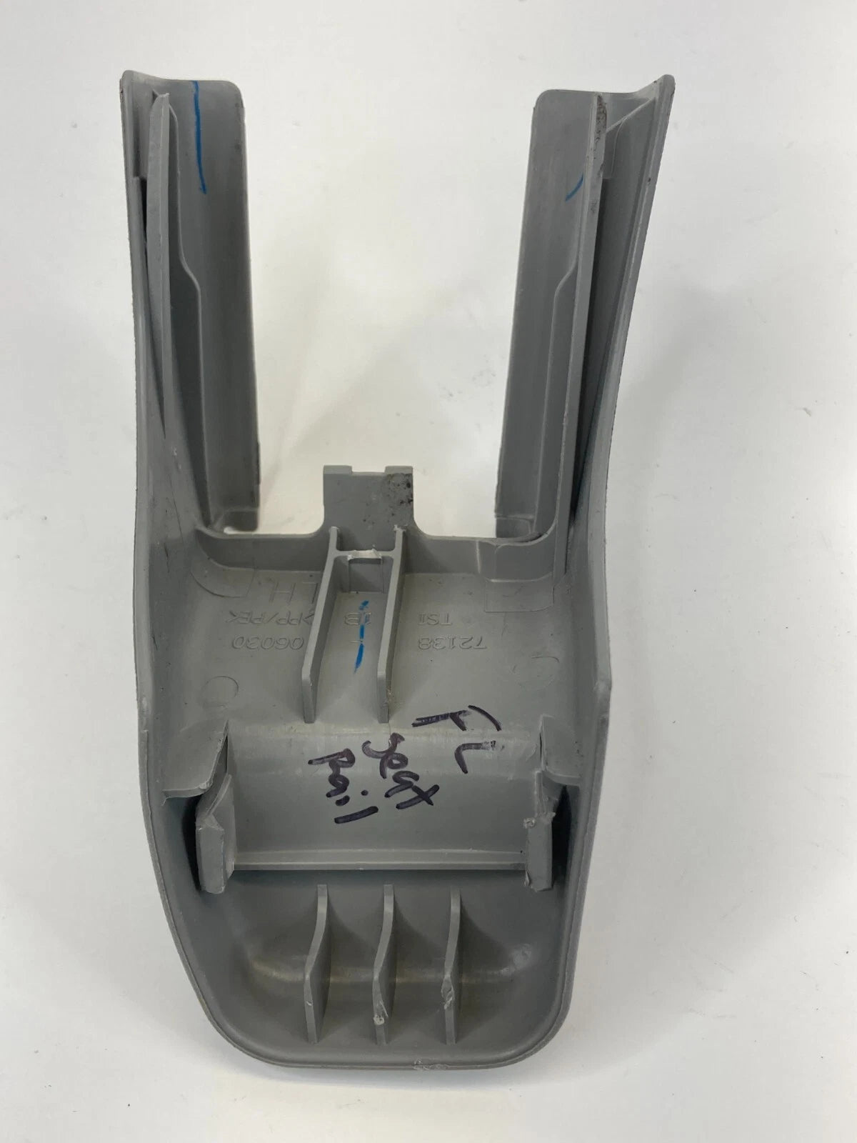 07-11 TOYOTA CAMRY FRONT LEFT SEAT RAIL TRACK END COVER TRIM 72138-06030 OEM