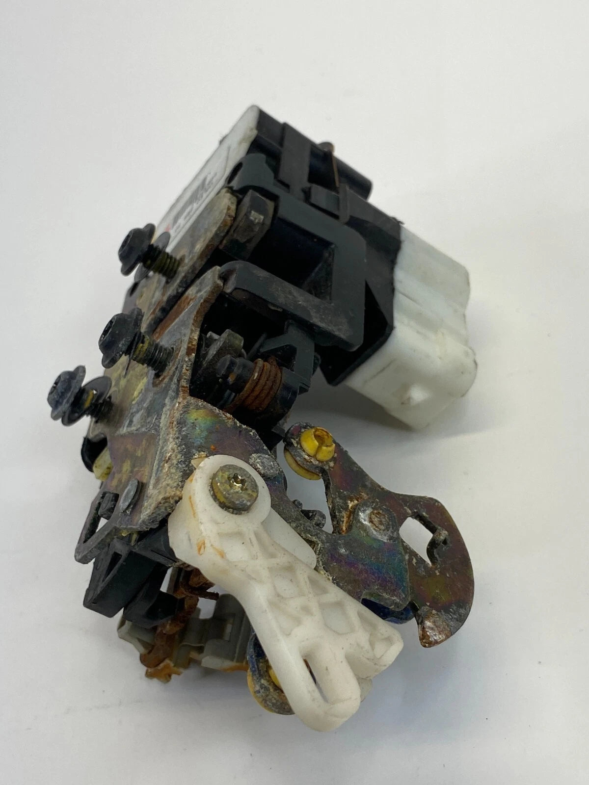 2000-2005 CADILLAC DEVILLE SEDAN REAR LEFT SIDE DOOR LOCK LATCH 16637781
