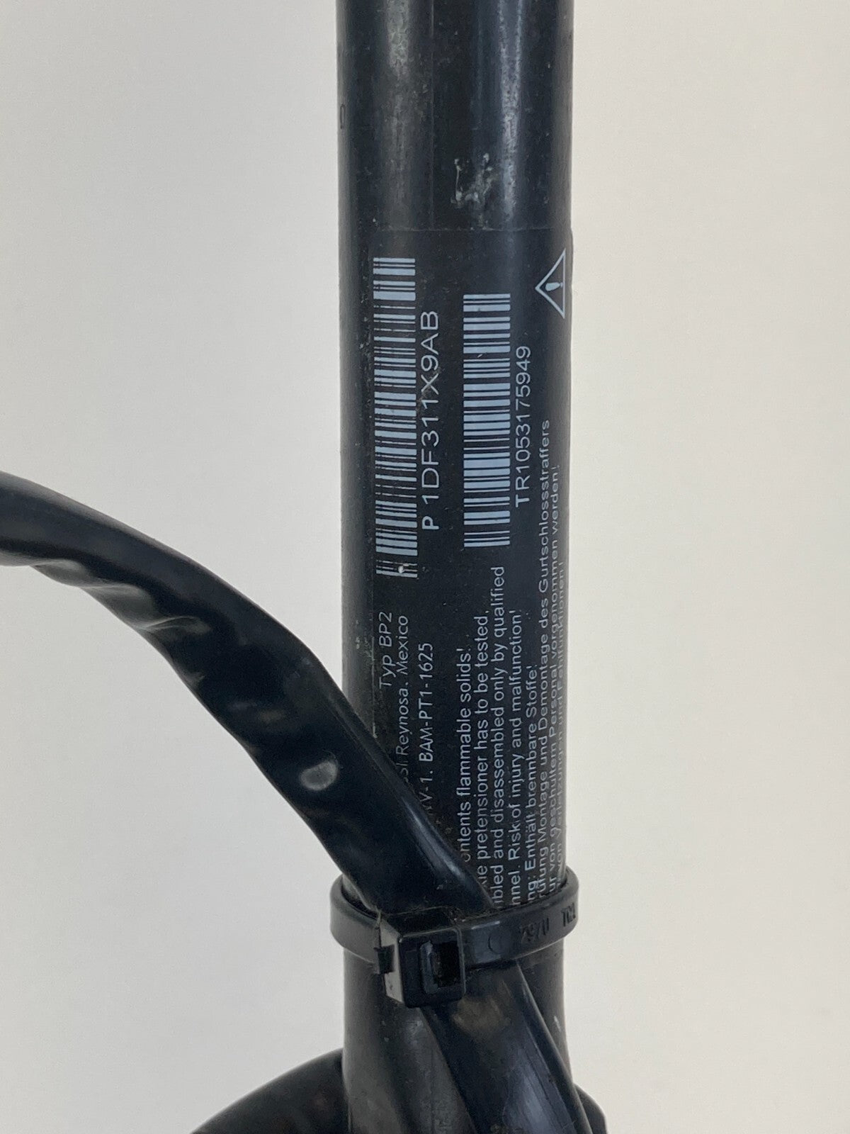 11-16 Chrysler Town & Country Front Left Side Seat Belt Buckle 1DF311X9AB OEM