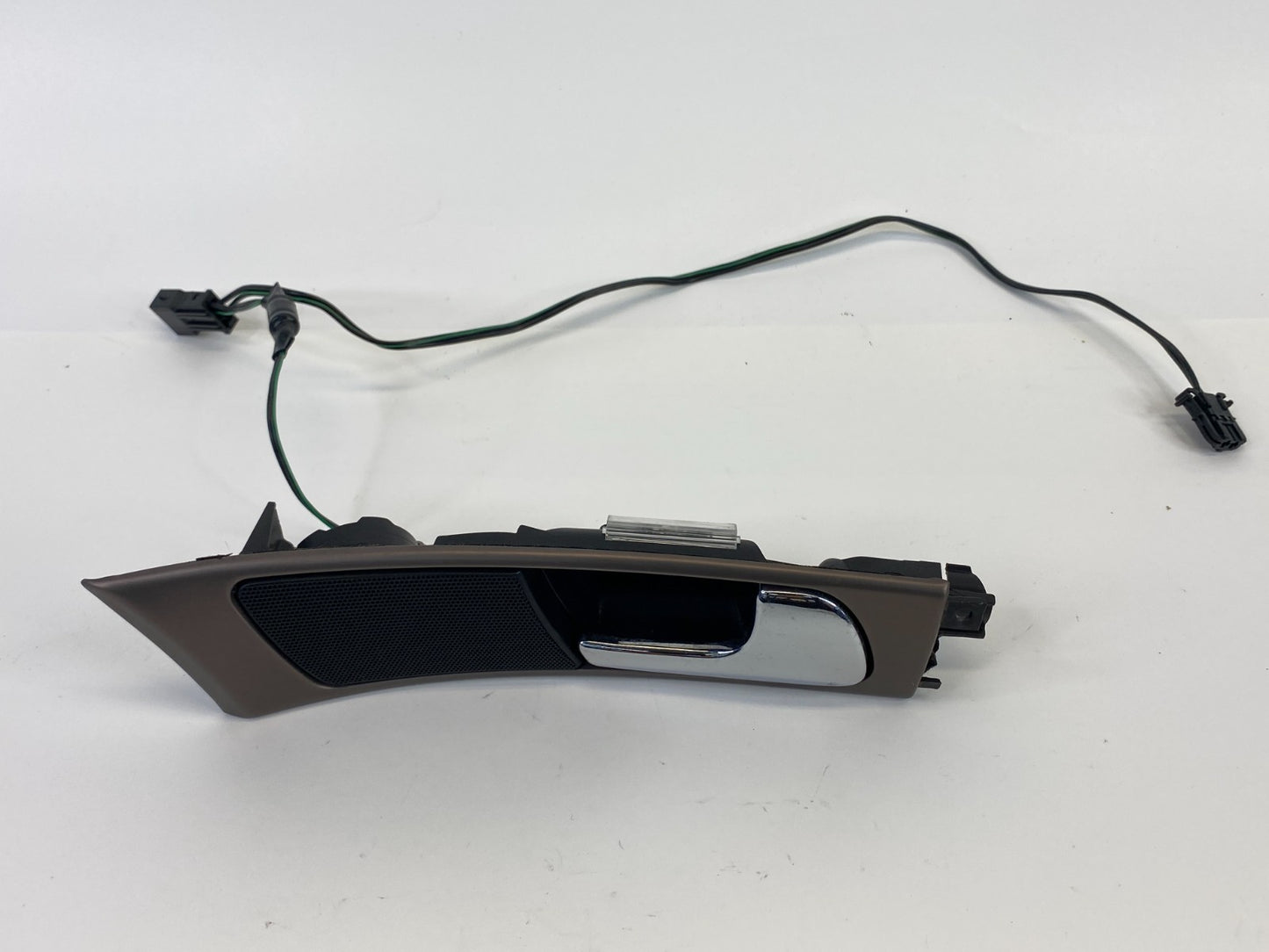 98-01 Audi A6 Quattro Front Right Side Interior Door Handle W/ Tweeter 4B0035399