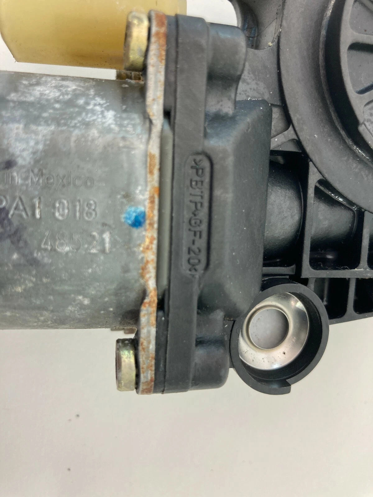 2000-2005 CHEVROLET IMPALA FRONT LEFT DRIVER SIDE DOOR WINDOW MOTOR CM090930B