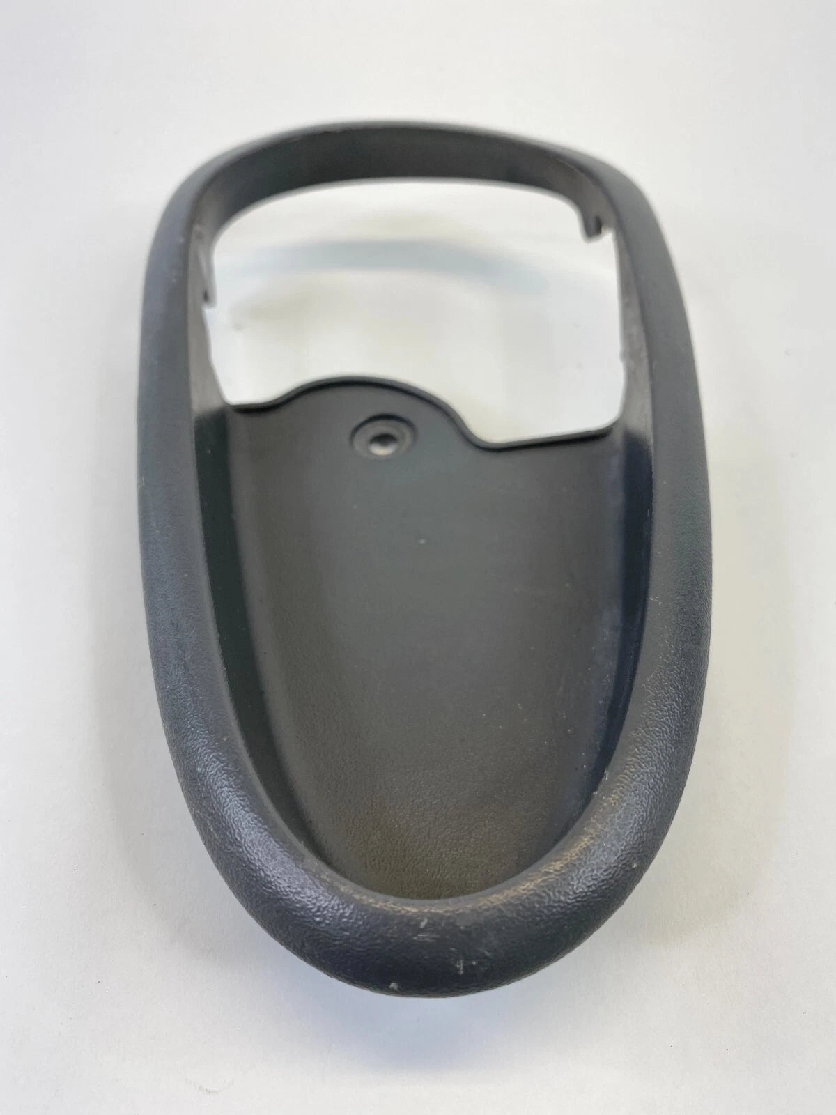 99-05 PONTIAC GRAND AM REAR RIGHT SIDE INTERIOR DOOR HANDLE COVER BEZEL 22617660