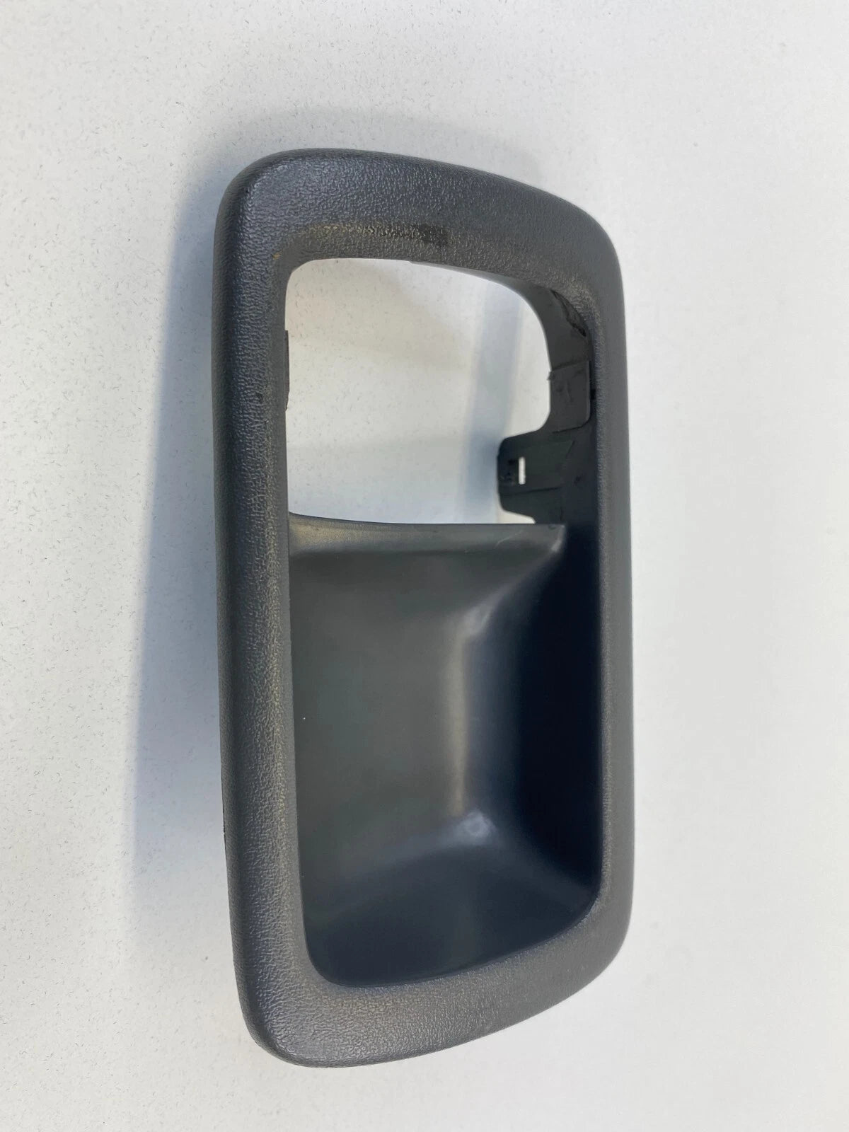 1992-1996 TOYOTA CAMRY REAR RIGHT SIDE INNER DOOR HANDLE BEZEL COVER 69297-32030