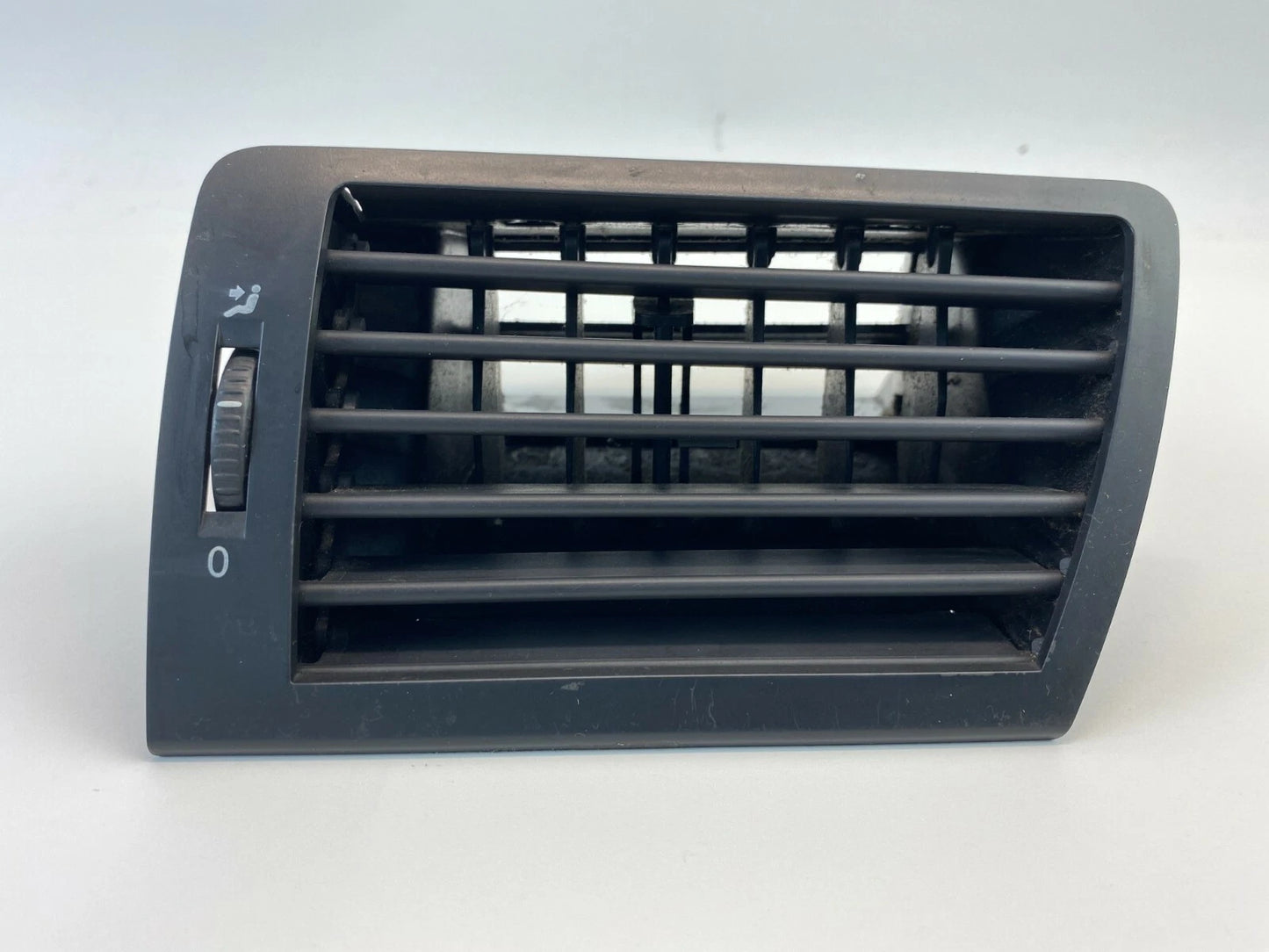 2009-2014 VOLKSWAGEN ROUTAN RIGHT PASSENGER SIDE DASH AC AIR VENT GRILLE OUTLET