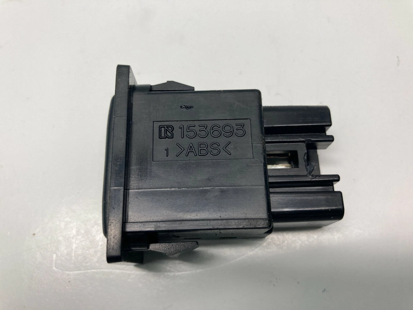 2003-2008 TOYOTA MATRIX PONTIAC VIBE REAR TRUNK OPEN GLASS RELEASE SWITCH OEM