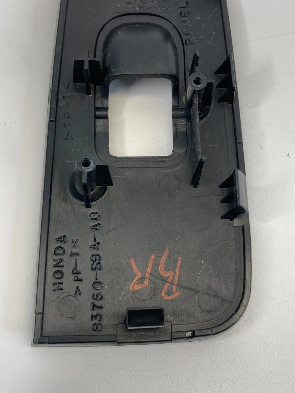 2002-2006 HONDA CR-V CRV REAR RIGHT WINDOW SWITCH BEZEL TRIM COVER 83760S9AA0