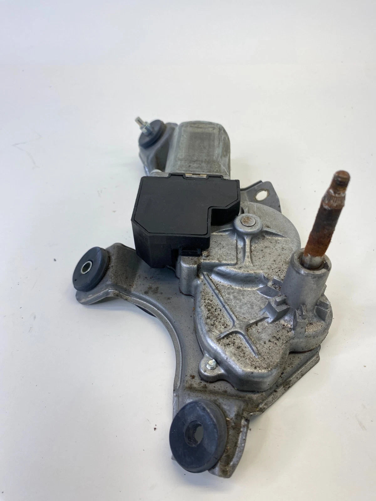 2004-2010 TOYOTA SIENNA REAR WINDSHIELD WIPER MOTOR & BRACKET 85130-AE010 OEM