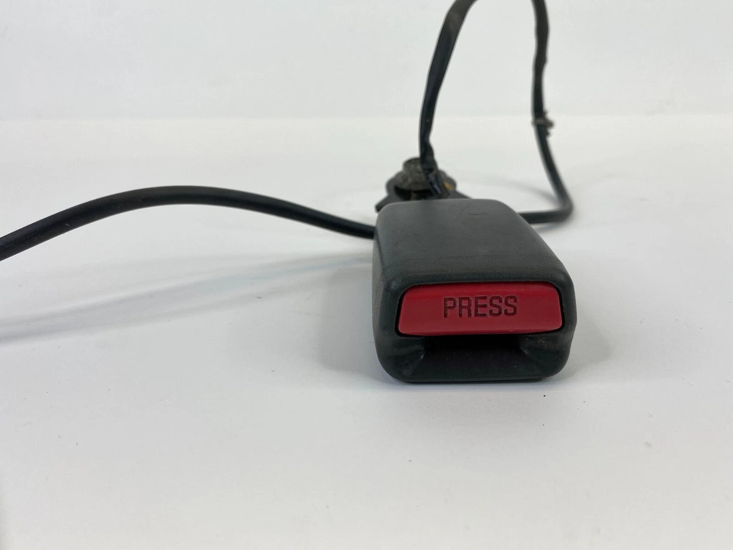 2005-2010 NISSAN XTERRA FRONT RIGHT PASSENGER SEATBELT BUCKLE RECEIVER BLACK OEM