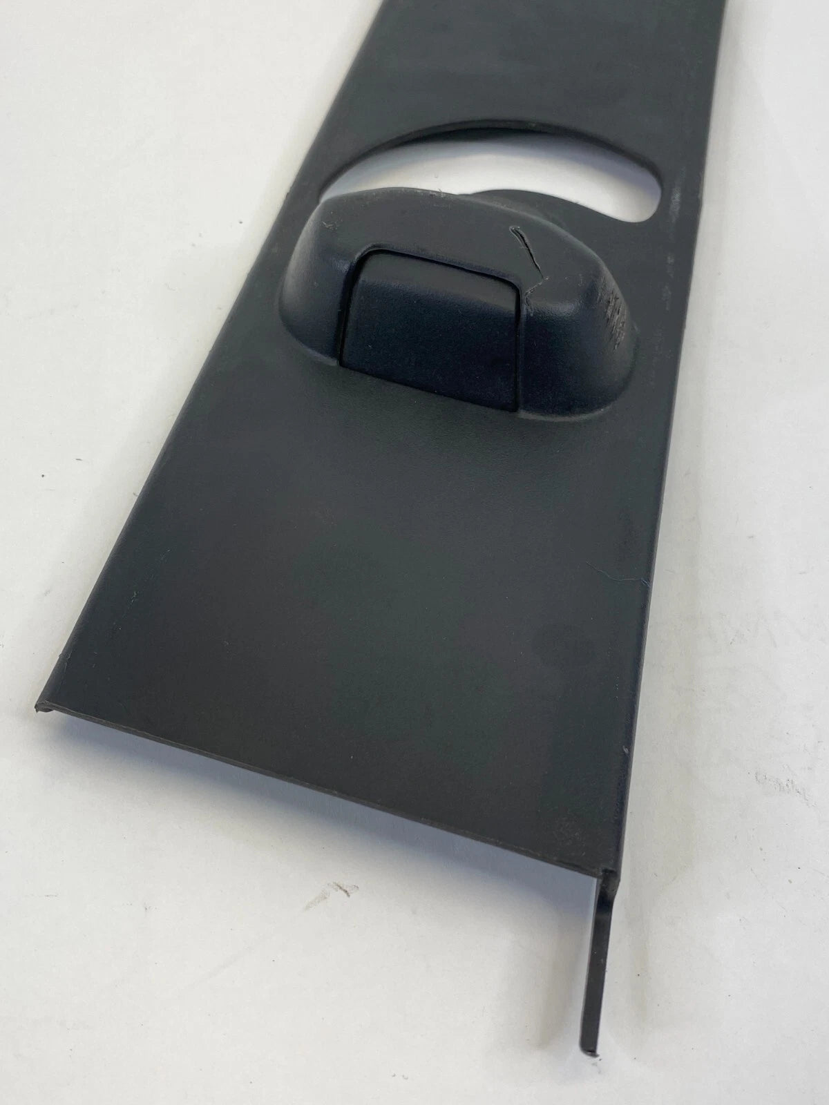 13-15 FORD POLICE INTERCEPTOR UTILITY CENTER PILLAR LEFT SIDE UPPER TRIM COVER