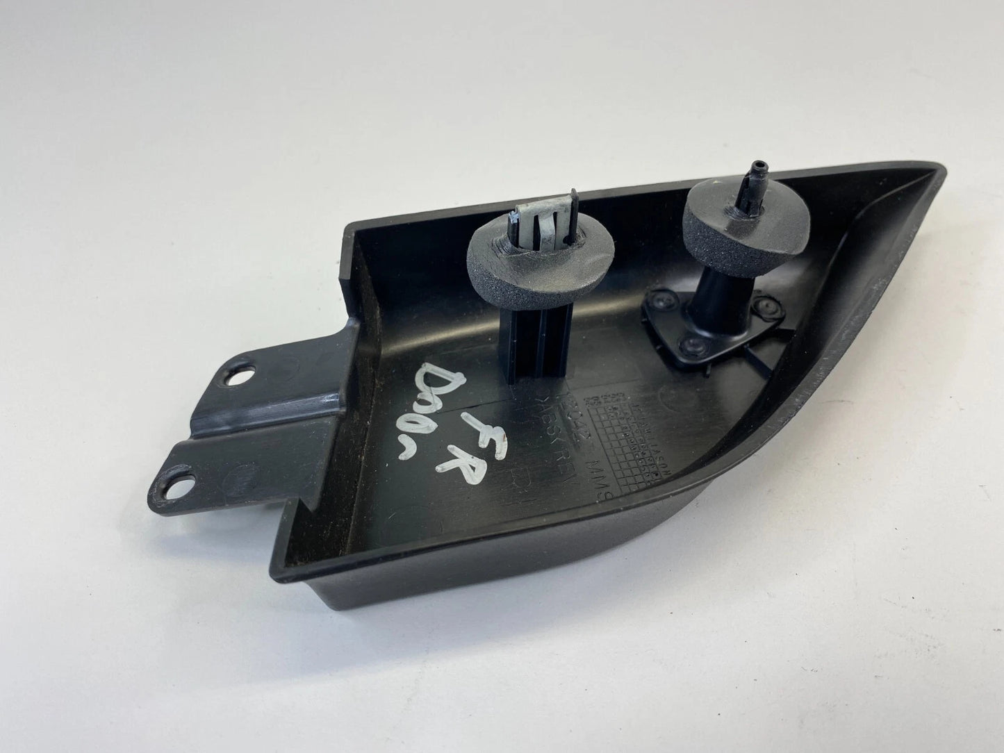 04-06 CADILLAC SRX FRONT RIGHT INTERIOR DOOR MIRROR CORNER COVER TRIM 12042MMS
