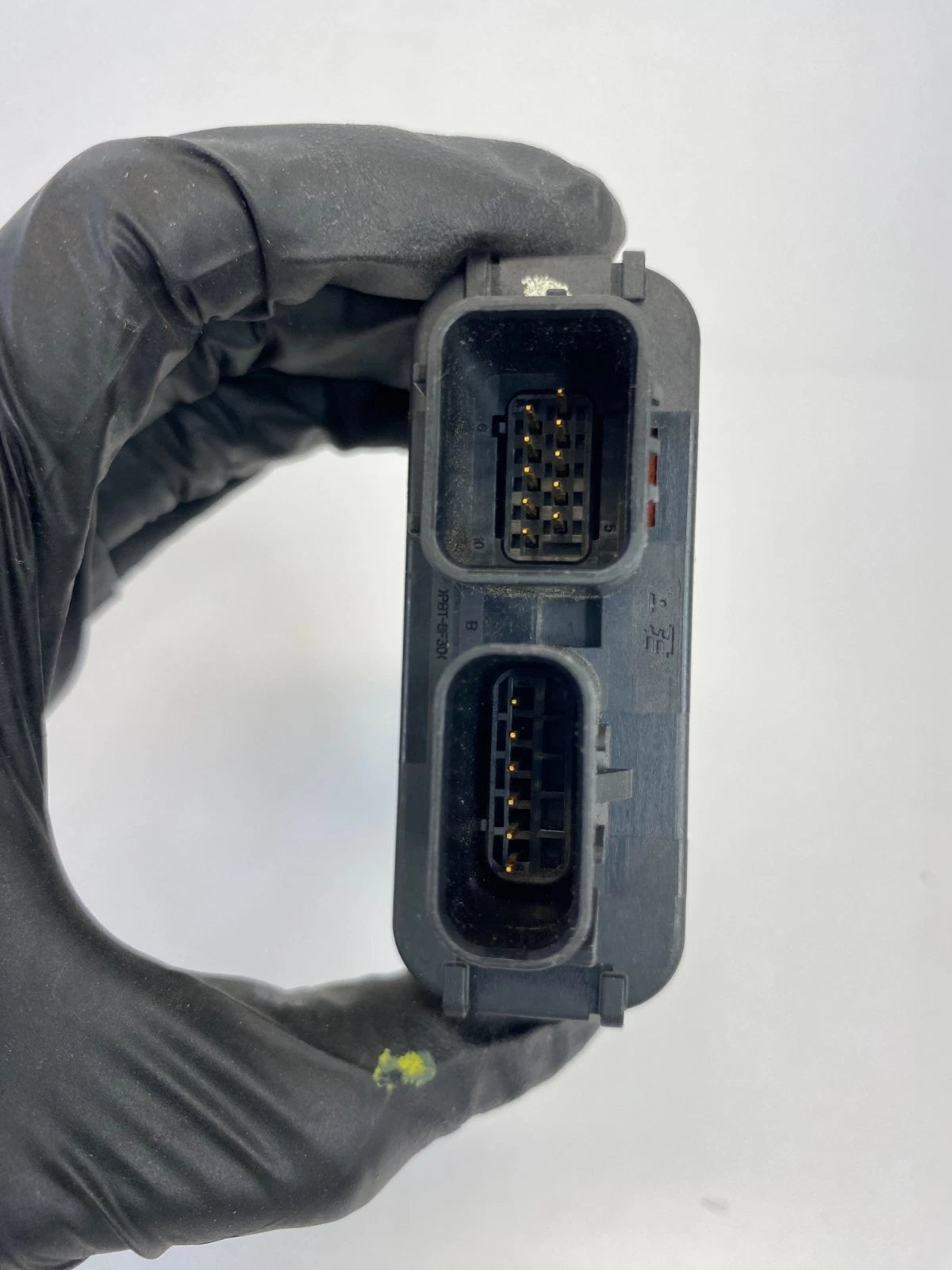 2011-2014 HYUNDAI SONATA PASSENGER SEAT OCCUPANT MODULE SENSOR OEM 88950-3Q500