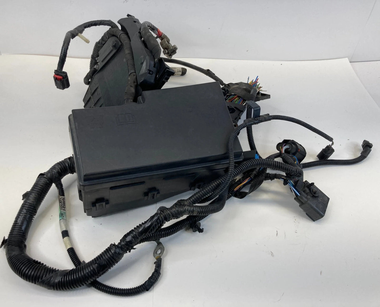 2012-2014 FORD FOCUS 2.0L ENGINE COMPARTMENT FUSE BOX JUNCTION RELAY MODULE OEM