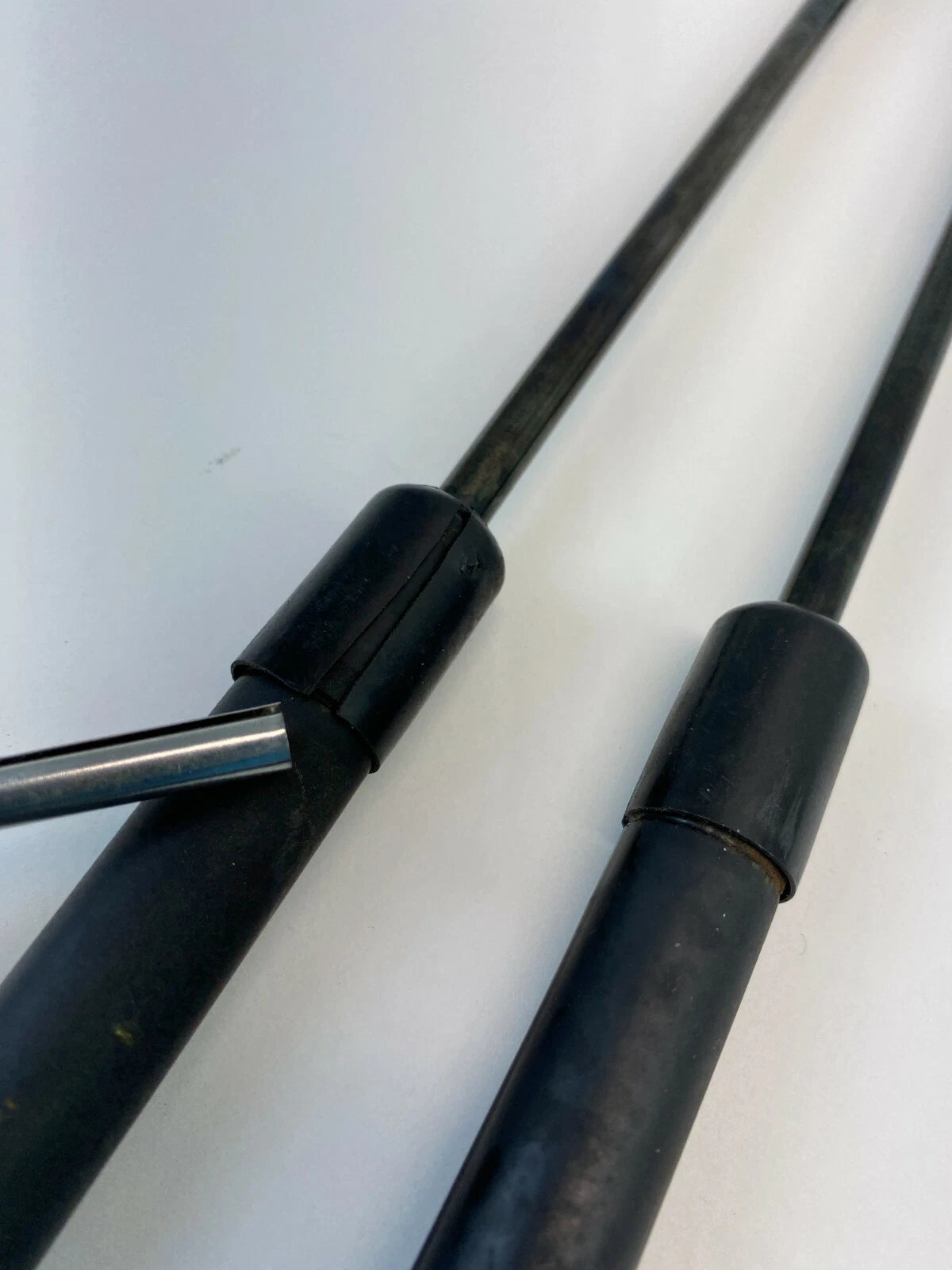 2003-2008 PONTIAC VIBE REAR LIFTGATE LIFT SUPPORTS SHOCK STRUTS PAIR SET OEM