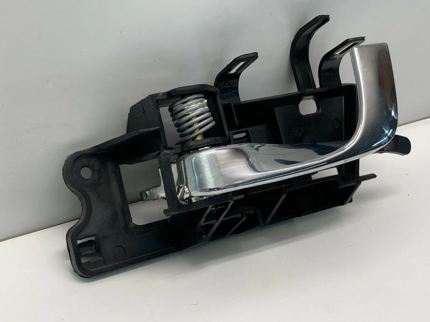 03 04 05 06 07 CADILLAC CTS FRONT LEFT DRIVER INTERIOR DOOR HANDLE LH 25707889