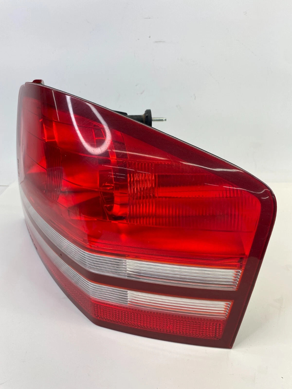 2008-2010 DODGE AVENGER SEDAN REAR TAIL LIGHT TAILLIGHT OUTER TAILLAMP LAMP OEM