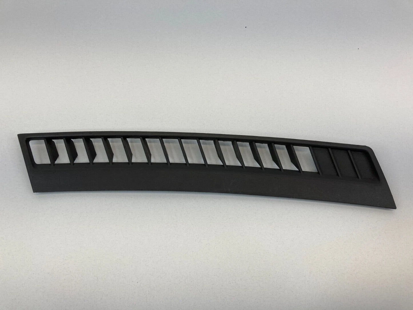 2005-2007 JEEP GRAND CHEROKEE UPPER RIGHT DASH DEFROST VENT COVER 5JM66TRM