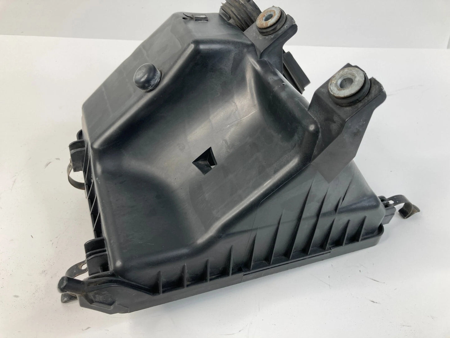 2011-2014 HYUNDAI SONATA AIR INTAKE LOWER COVER FRONT OEM FACTORY 28112-3Q100