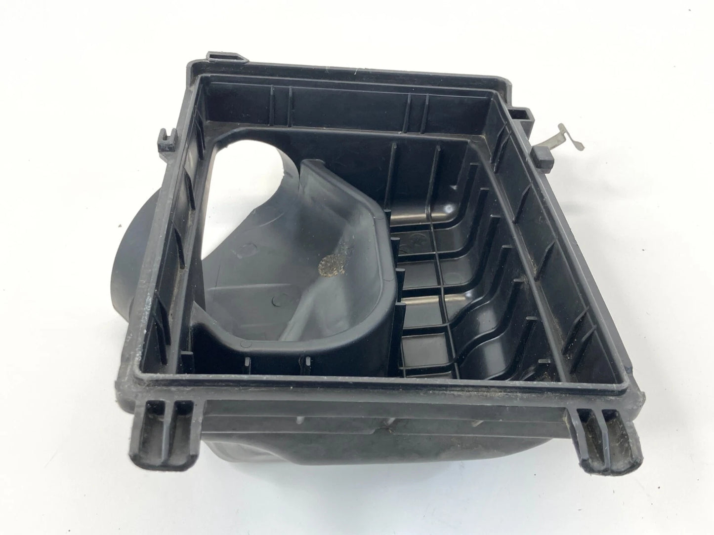 2013-2019 Nissan Sentra 1.8 Automatic Air Intake Cleaner Box Housing Lower Cover