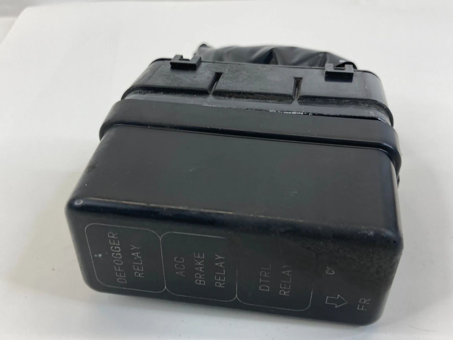 2003-2008 INFINITI FX35 3.5L DEFOGGER ACC BRAKE FUSE RELAY BOX OEM