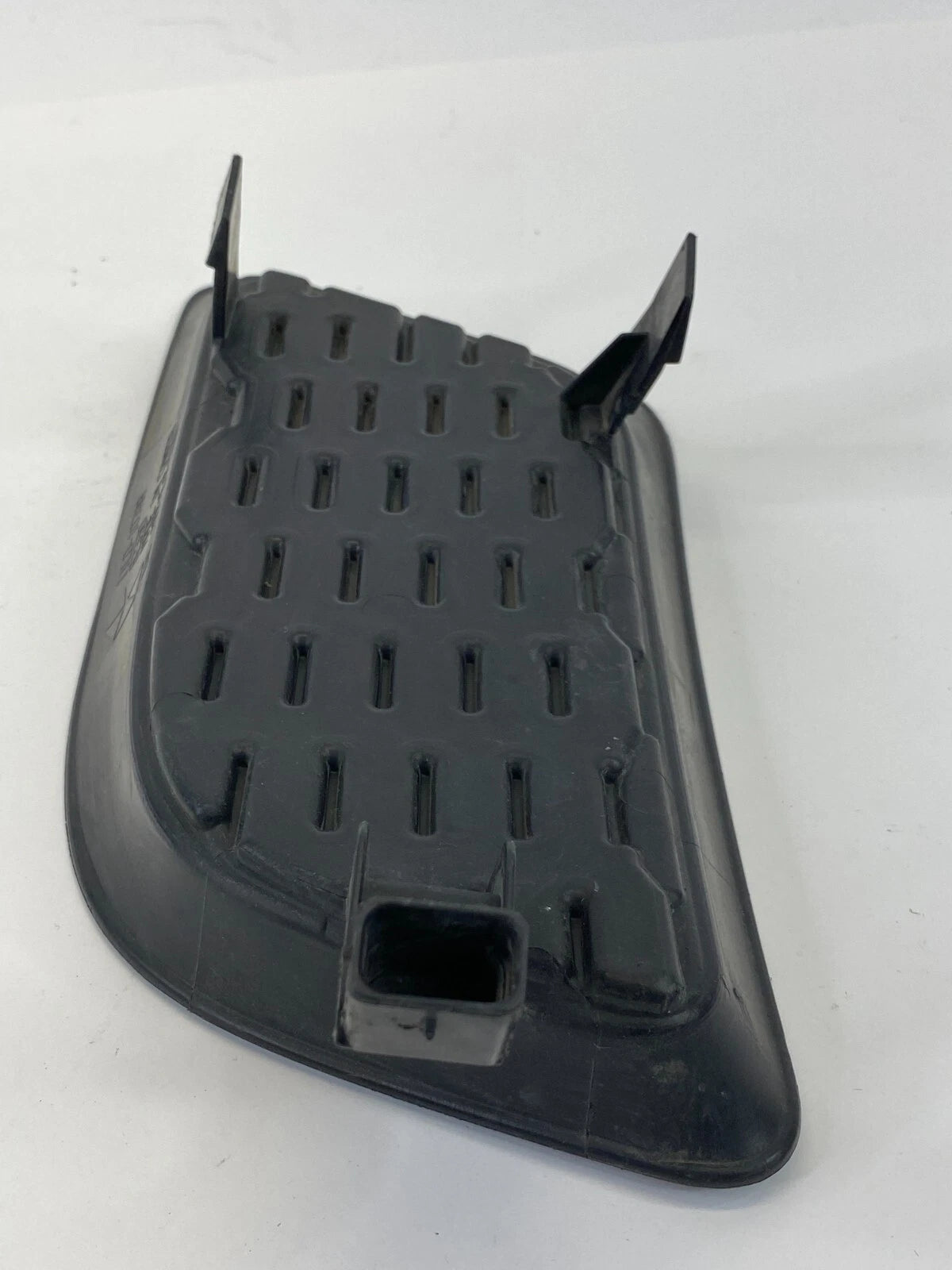 2011-2014 DODGE CHARGER FRONT LEFT DRIVER SIDE BUMPER FOG LIGHT COVER 11LD-107AA