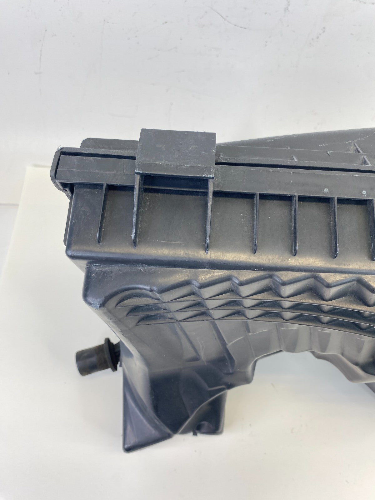 2011 2012 2013 Buick Regal 2.4L L4 AT Air Intake Cleaner Box Housing Cover OEM