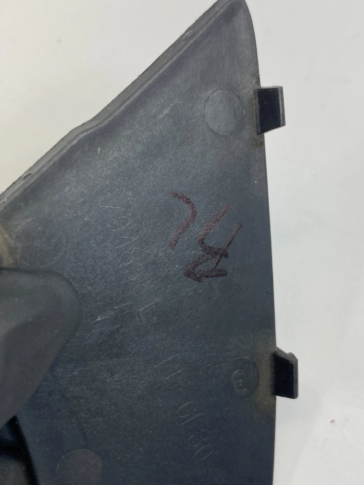 2006 2007 SATURN VUE REAR LEFT SIDE INNER DOOR HANDLE SCREW COVER 10370185 OEM
